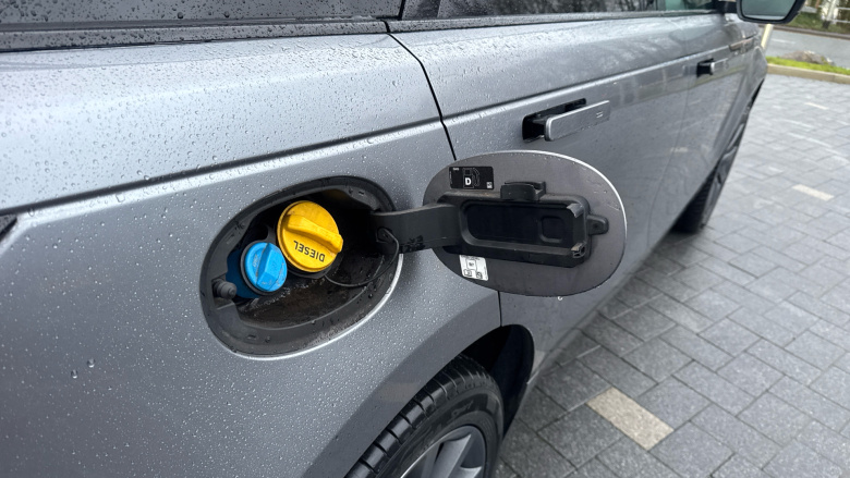 Land Rover Range Rover Velar 2.0 D240 R-Dynamic HSE 5dr Auto Diesel Estate